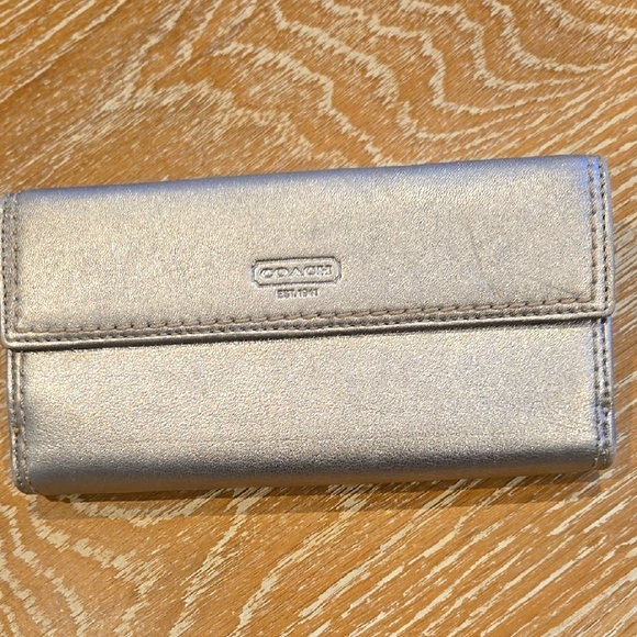 💥Coach Silver Wallet - Picture 1 of 10